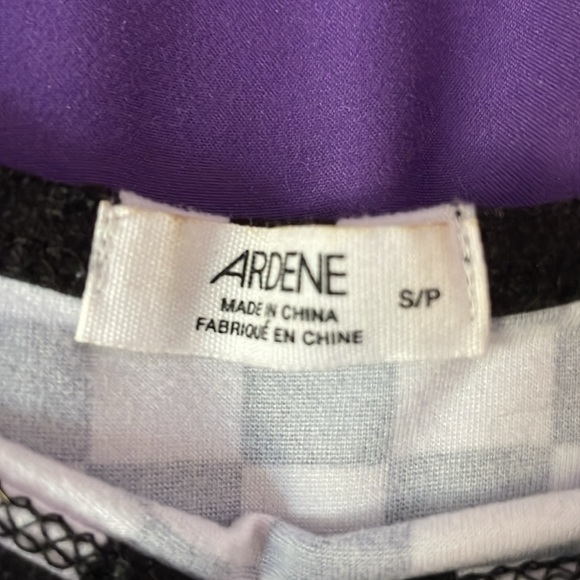 I am selling a checkered Ardene shirt - Picture 2 of 3